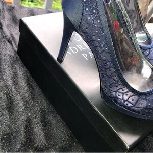 Adrianna Papell navy heels NEW size 7.5